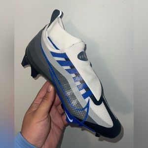 NIKE VAPOR FOOTBALL CLEATS SIZE 8